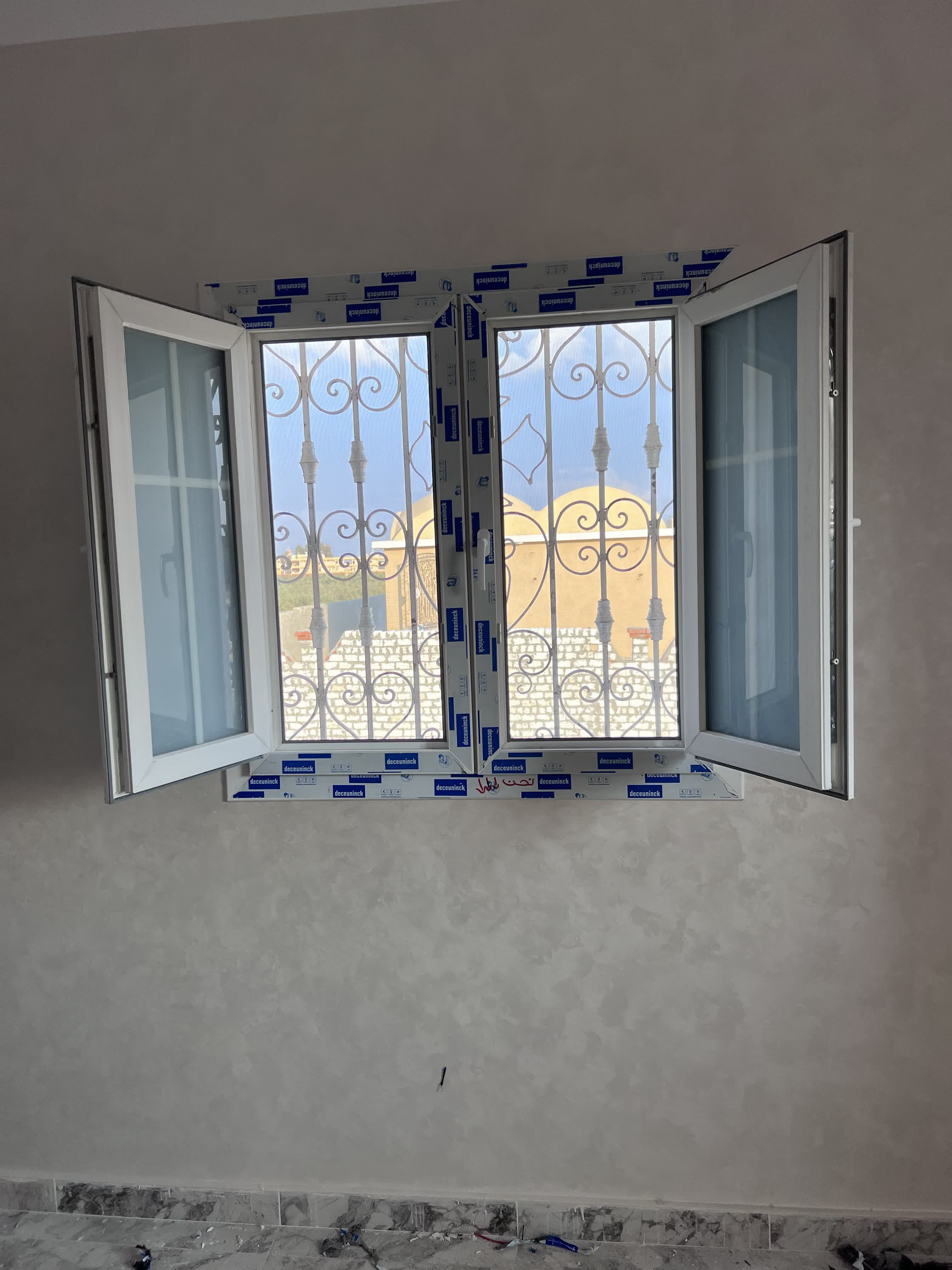 شباك مفصلي مفتوح ، قطاع ديكونيك يو بي في سي البلجيكي ، لون أبيض