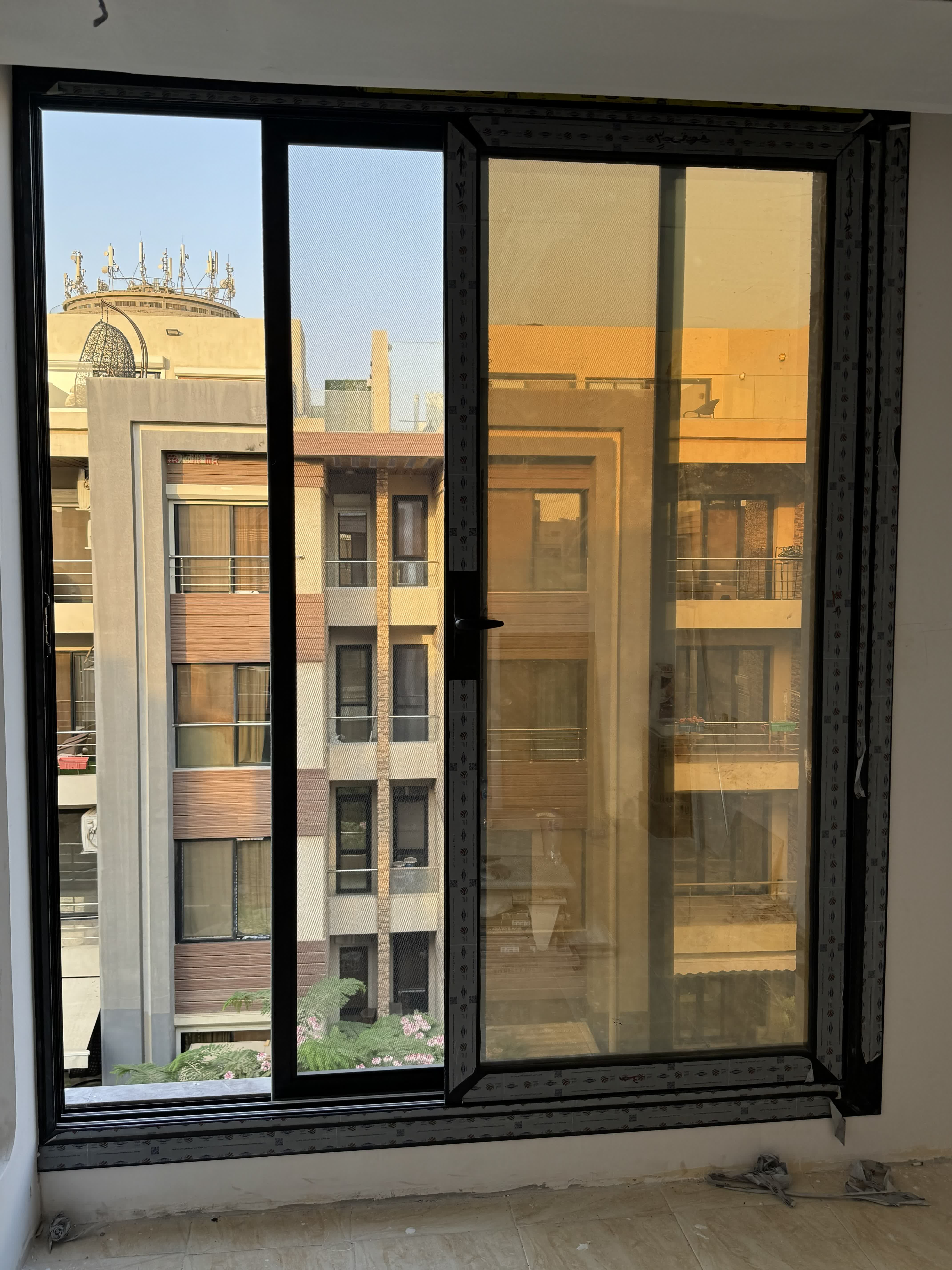 شباك جرار ، اللون أسود ، قطاع فرات بن يو بي في سي